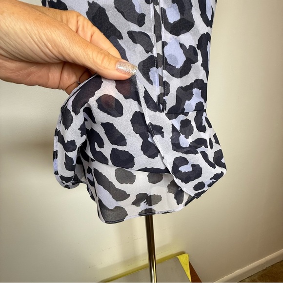 CAbi ‘Feline Flounce’ Leopard Print Purple Sleeveless Blouse Women’s Size XS - Picture 7 of 11